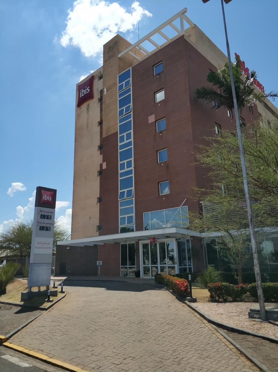 Hotel Ibis Lins Zewnętrze zdjęcie